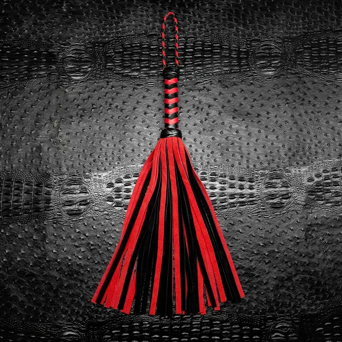 Close Quarters 18″ Flogger By Kink