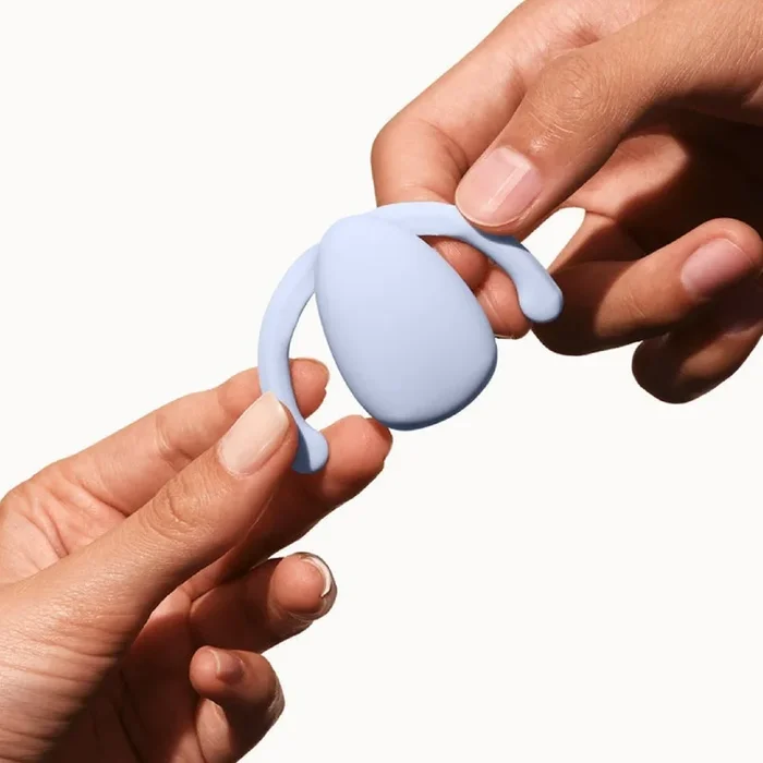 Dame Eva Hands-Free Silicone Clitoral Vibrator – Ice Blue