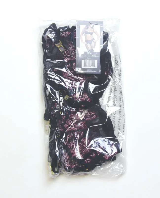 Floral Lace and Mesh Underwire Bra w/Garter & Thong 3 pc Set – Black/Purple LG